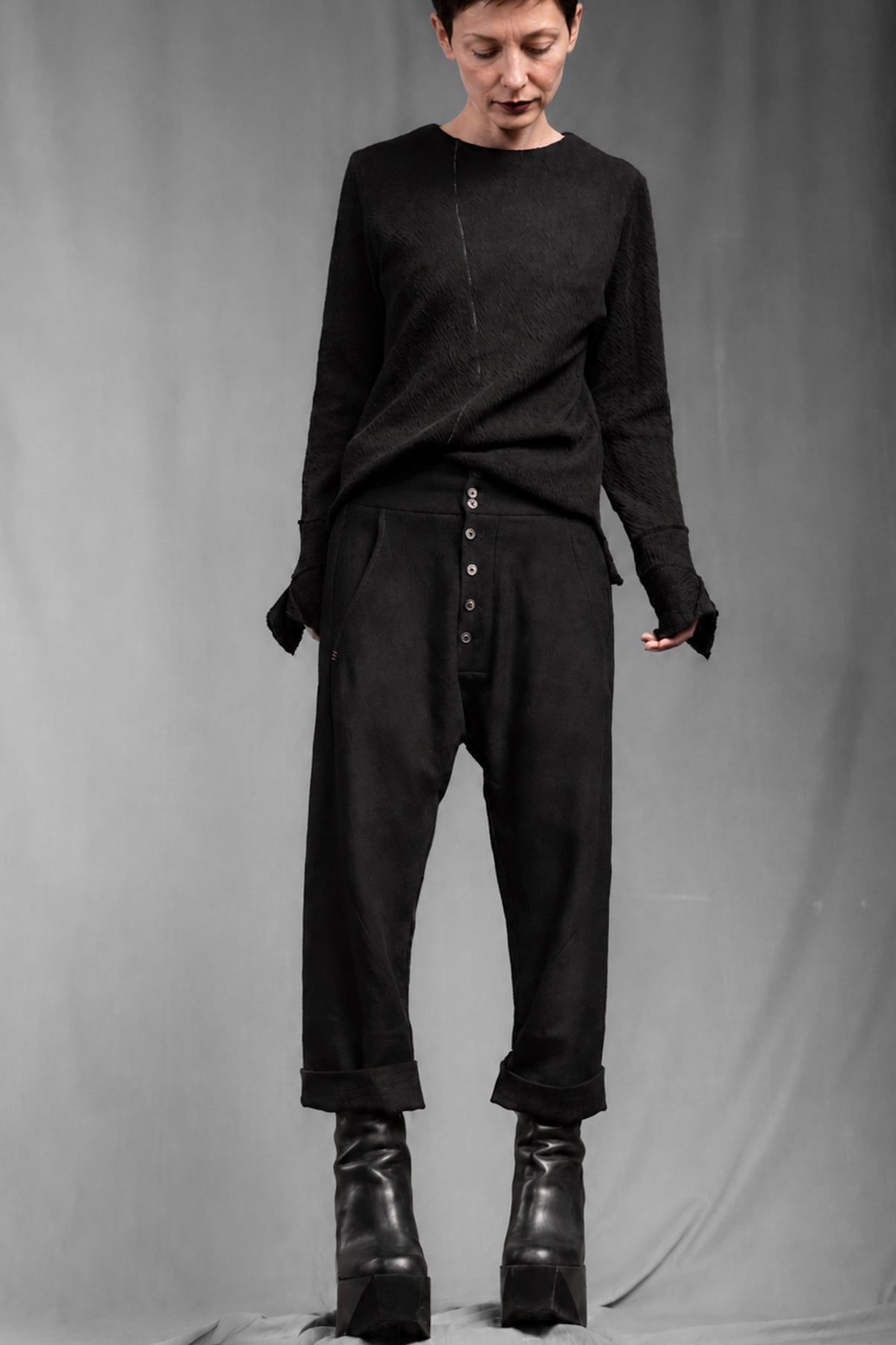 eigensinnig wien | Rotwelsch | Unkonventionelle schwarze Knickerbockerhose aus italienischer Luxuswolle