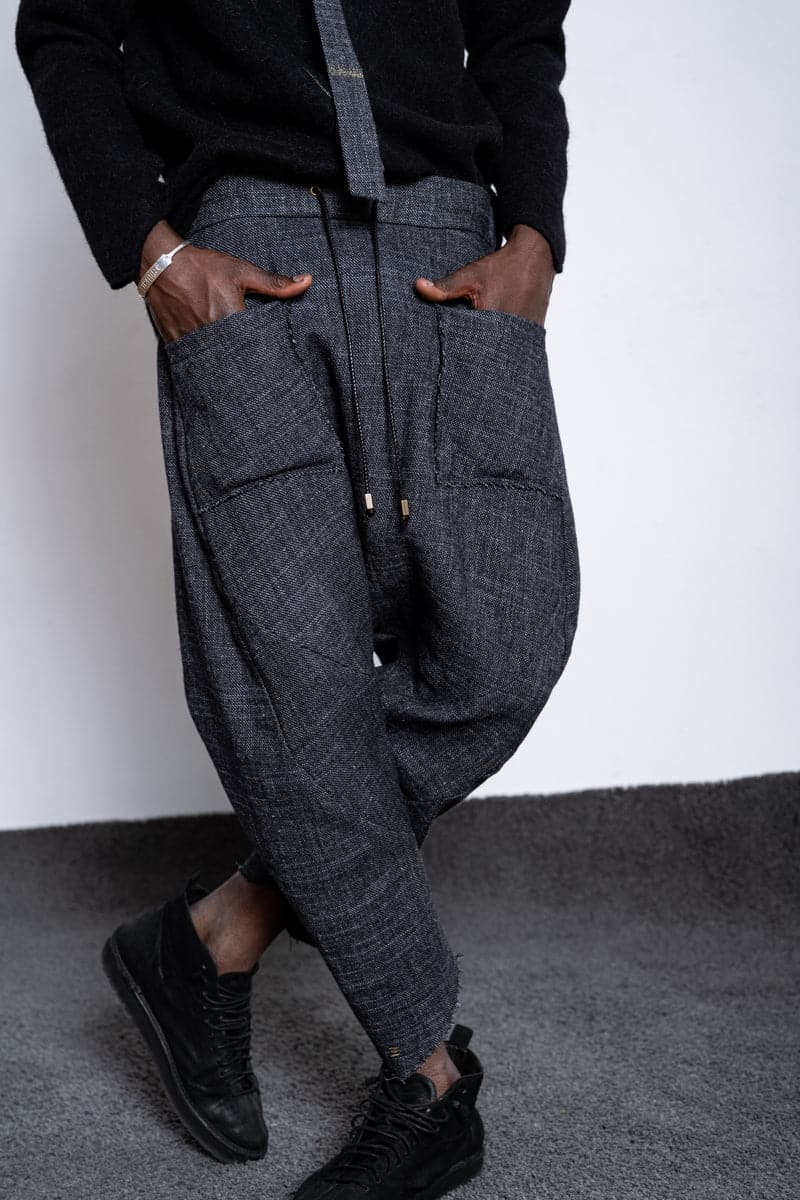 eigensinnig wien | Russell | Avantgarde Sarouel Hose mit tiefem Schritt in Leinen und Wolle in anthrazit