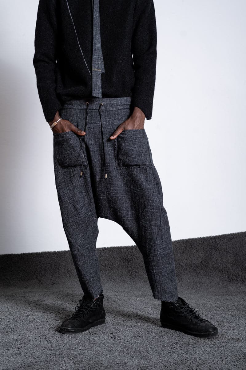 eigensinnig wien | Russell | Avantgarde Sarouel Hose mit tiefem Schritt in Leinen und Wolle in anthrazit
