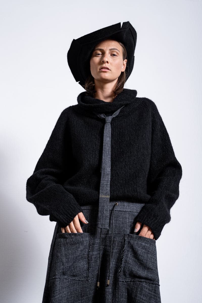 eigensinnig wien | Russell | Avantgarde Sarouel Hose mit tiefem Schritt in Leinen und Wolle in anthrazit
