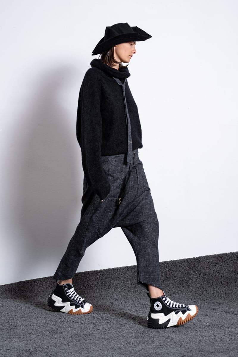 eigensinnig wien | Russell | Avantgarde Sarouel Hose mit tiefem Schritt in Leinen und Wolle in anthrazit