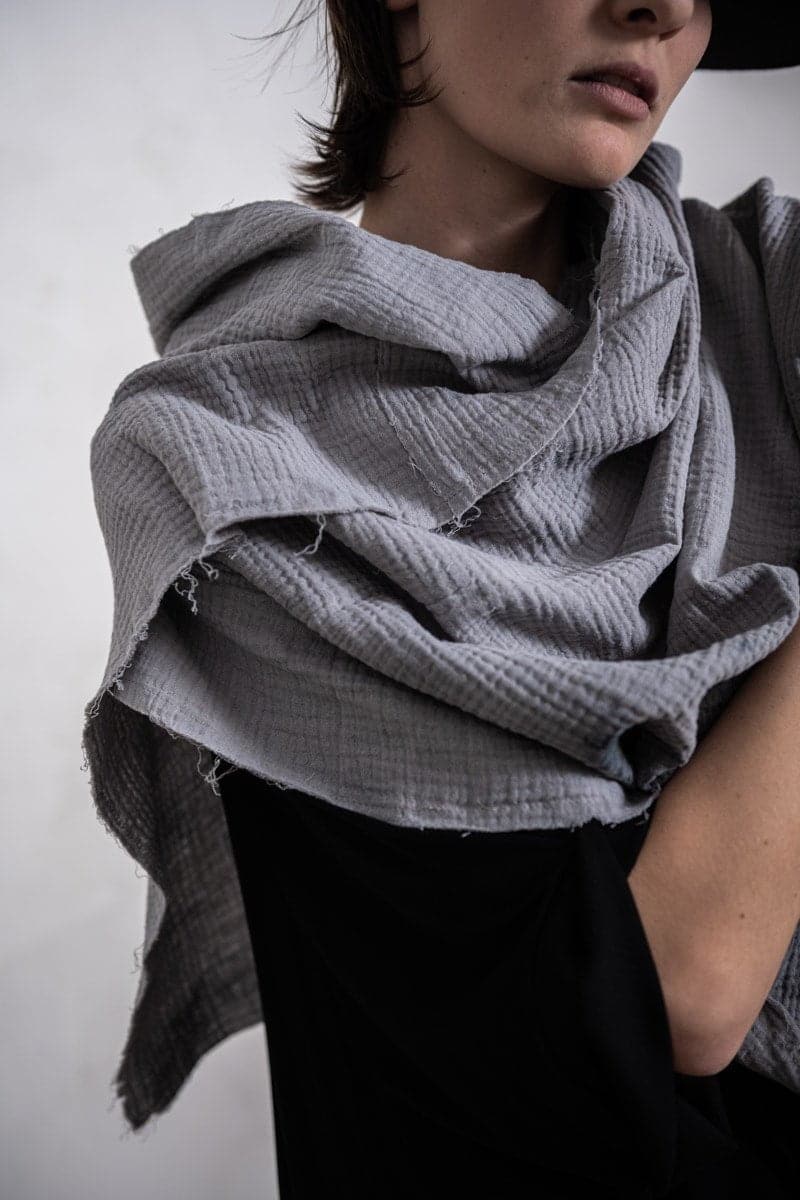 eigensinnig wien | Salinger | Außergewöhnlicher Schal grau