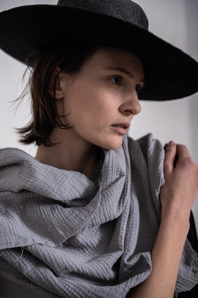 eigensinnig wien | Salinger | Außergewöhnlicher Schal grau