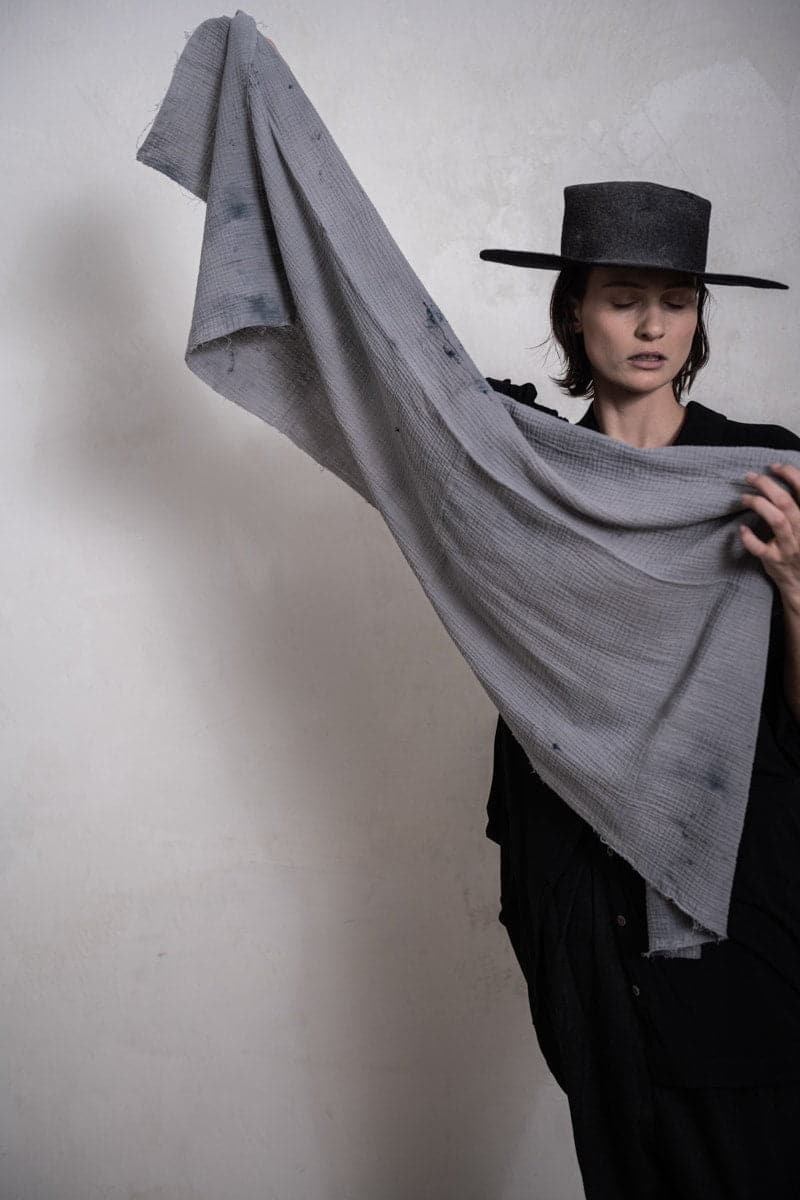eigensinnig wien | Salinger | Außergewöhnlicher Schal grau