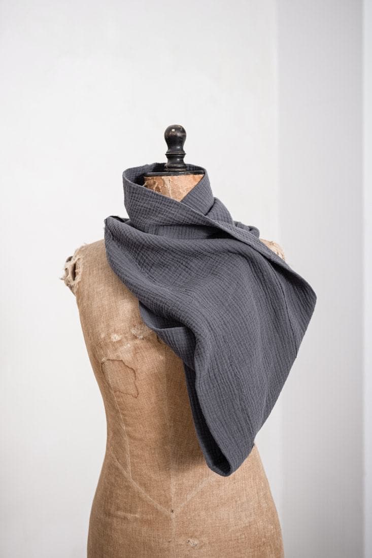 eigensinnig wien | Salinger II | Ungewöhnlicher Tunnelschal aus Baumwolle in dunkelgrau