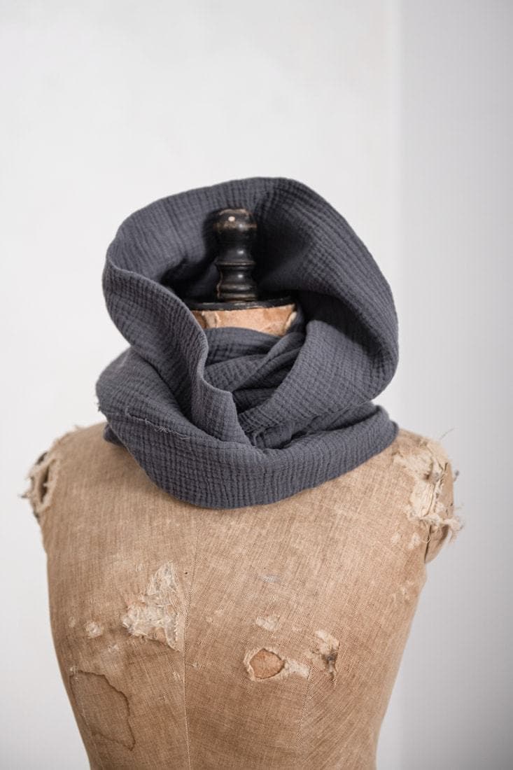 eigensinnig wien | Salinger II | Ungewöhnlicher Tunnelschal aus Baumwolle in dunkelgrau