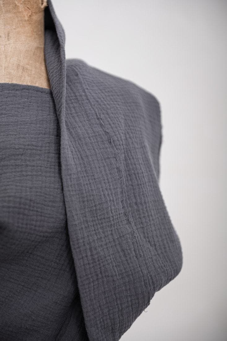 eigensinnig wien | Salinger II | Ungewöhnlicher Tunnelschal aus Baumwolle in dunkelgrau