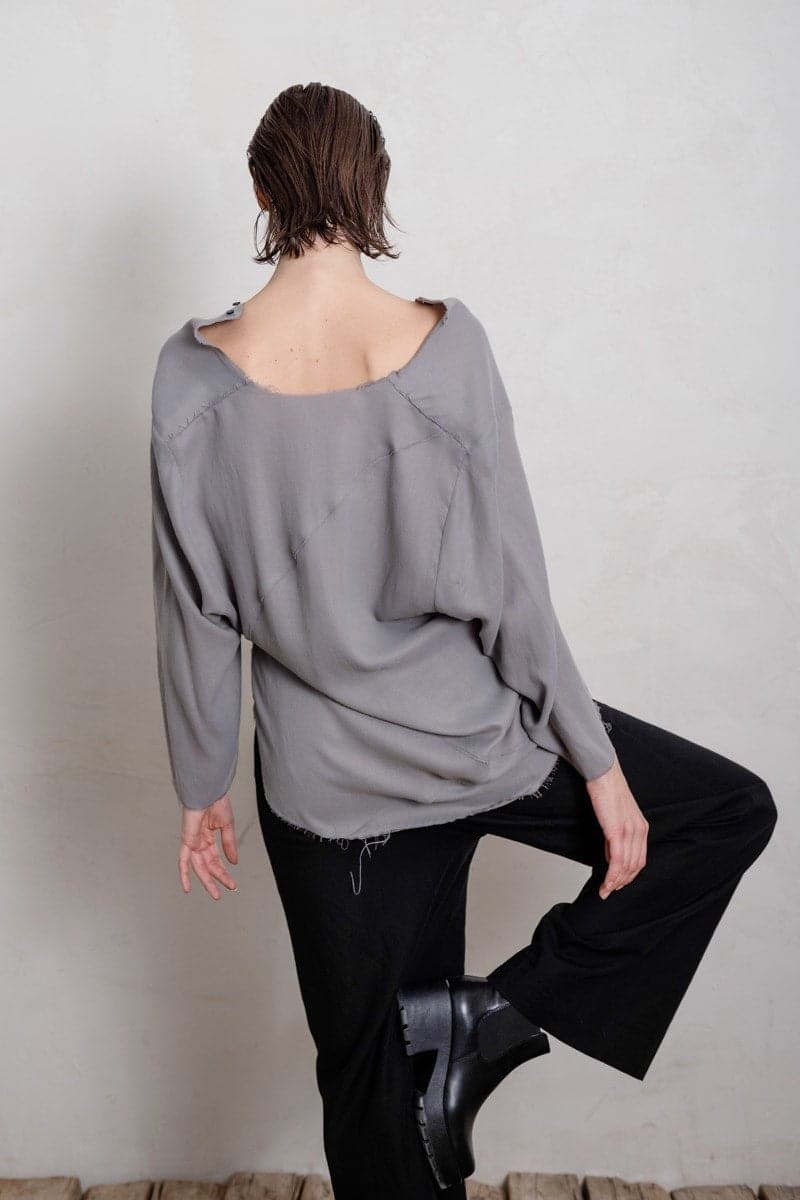 eigensinnig wien | Sartre | Einzigartige Damenbluse mit Kimono Ärmeln in grau