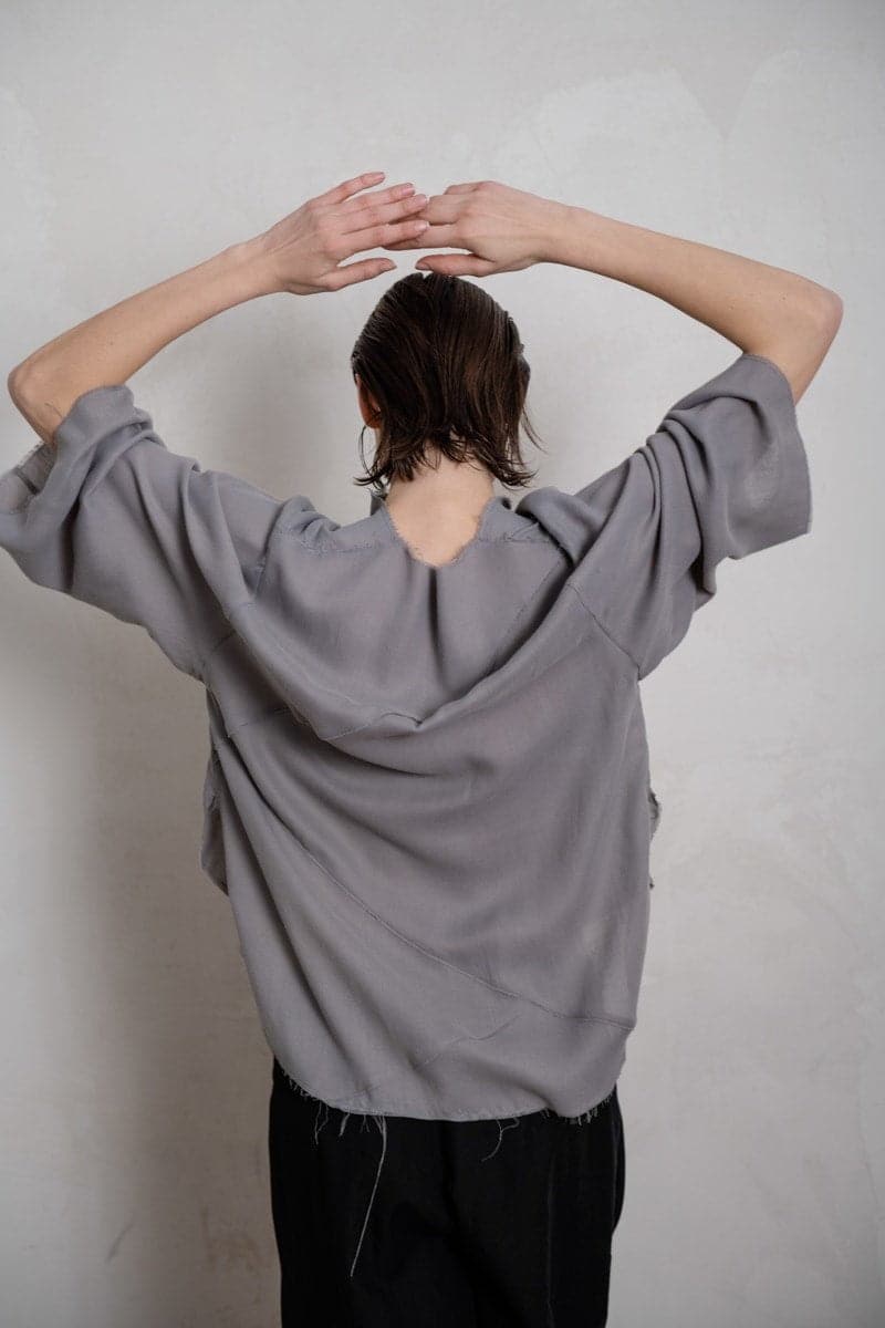 eigensinnig wien | Sartre | Einzigartige Damenbluse mit Kimono Ärmeln in grau