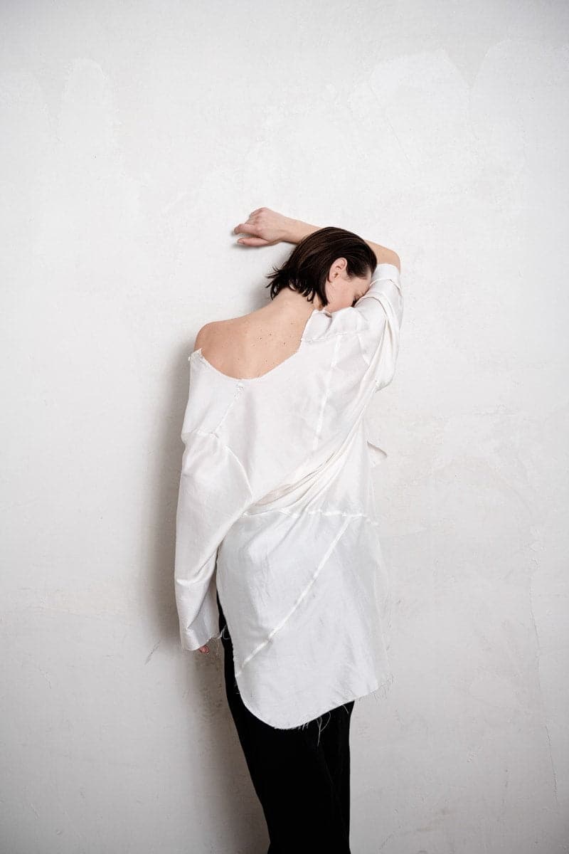 eigensinnig wien | Sartre | Elegante Damenbluse mit Kimono Ärmeln aus Seide in weiß