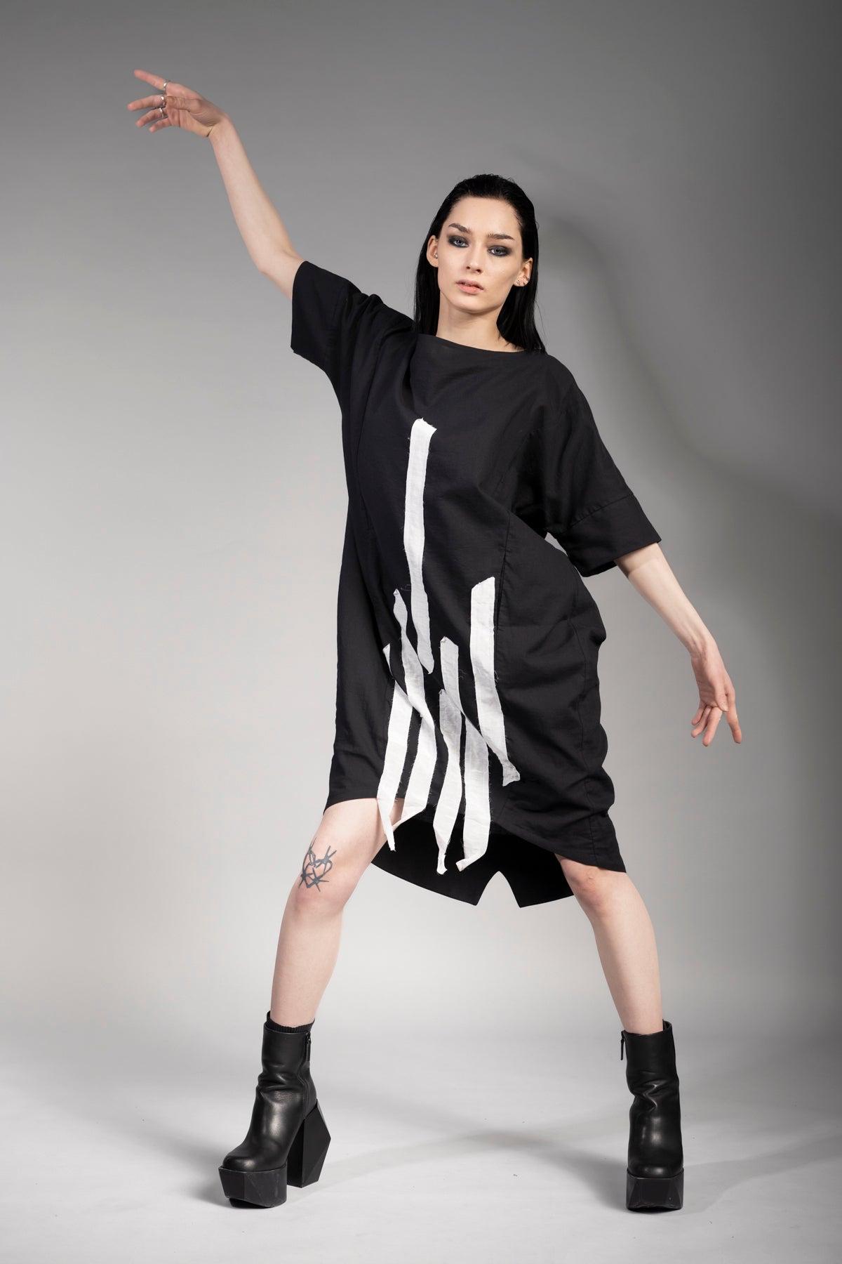 eigensinnig wien | Siouxsie | Extravagantes Grunge Kleid in Schwarz