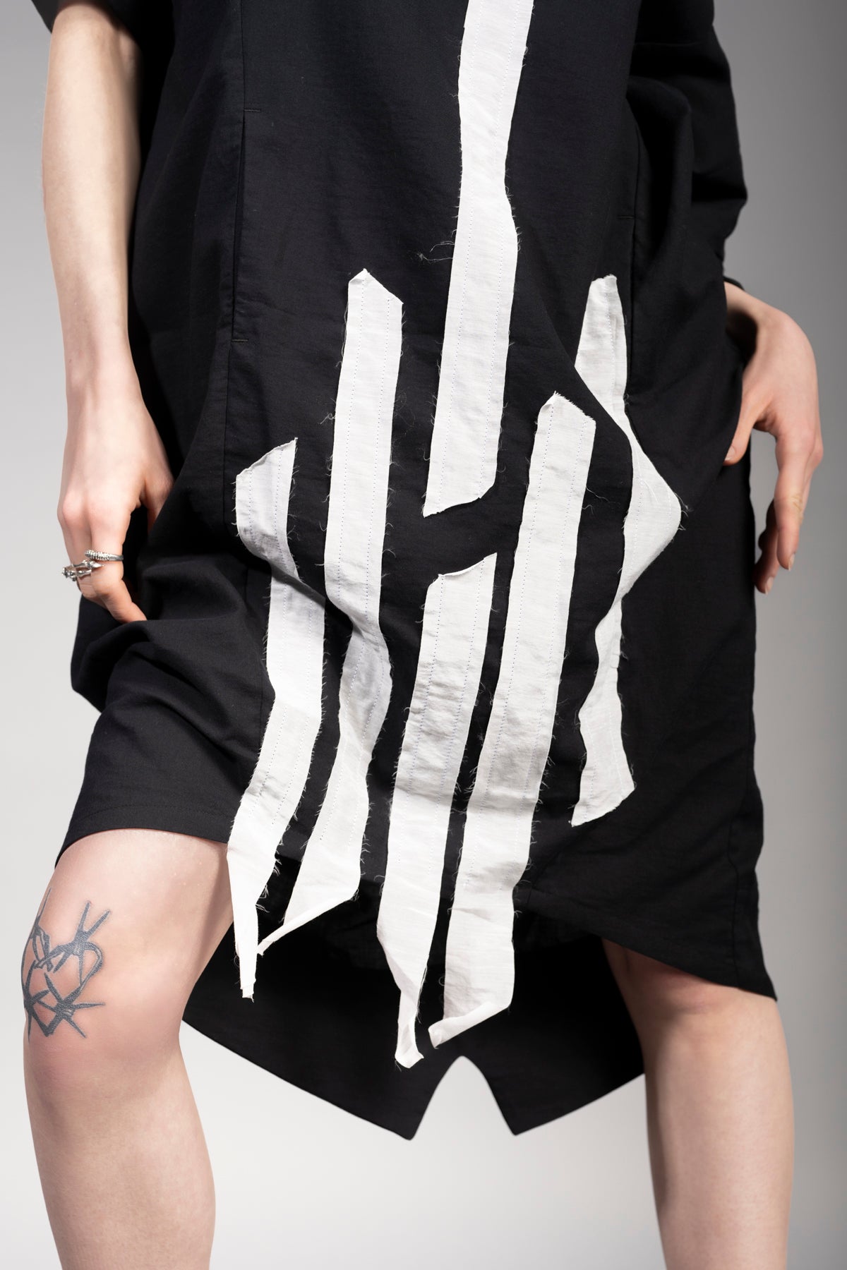 eigensinnig wien | Siouxsie | Extravagantes Grunge Kleid in Schwarz