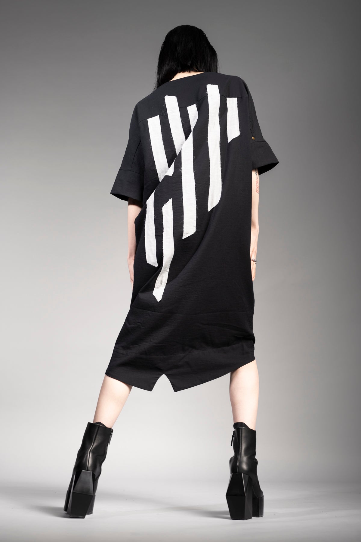 eigensinnig wien | Siouxsie | Extravagantes Grunge Kleid in Schwarz