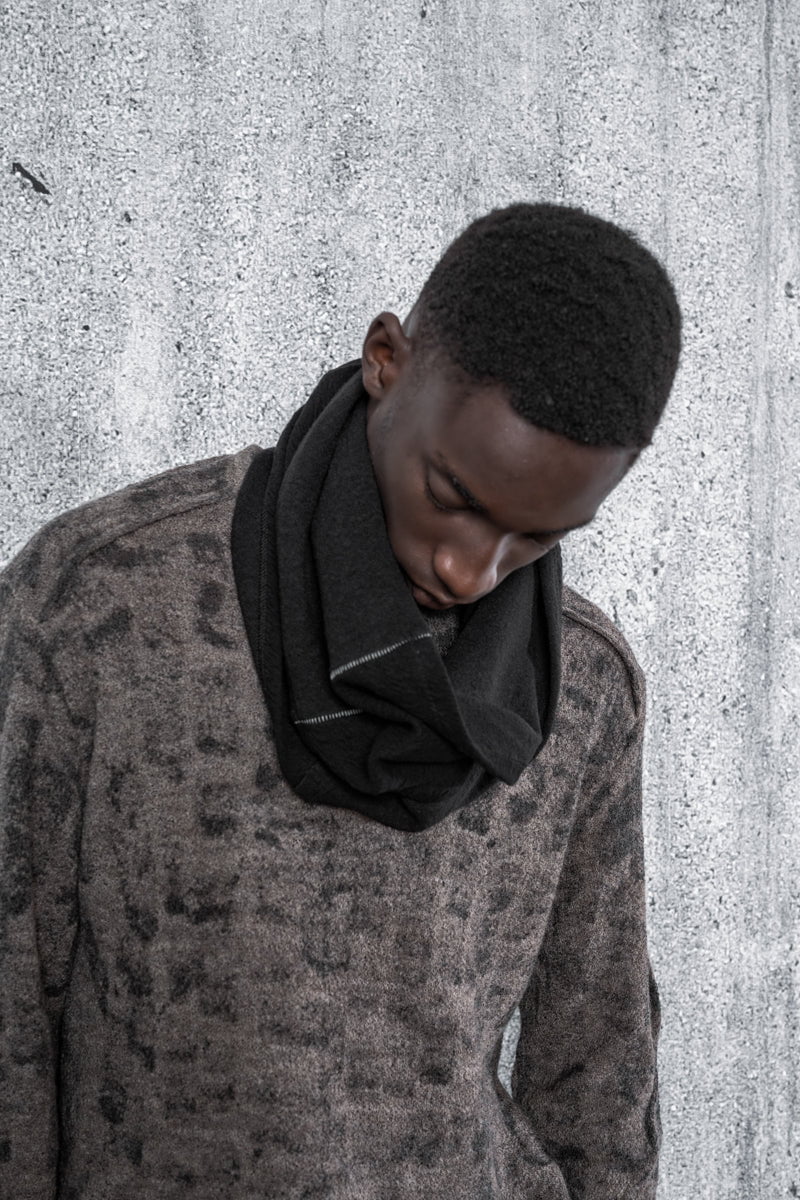 eigensinnig wien | Skylla | Schwarzer Loop Schal aus Merinowolle für Damen und Herren