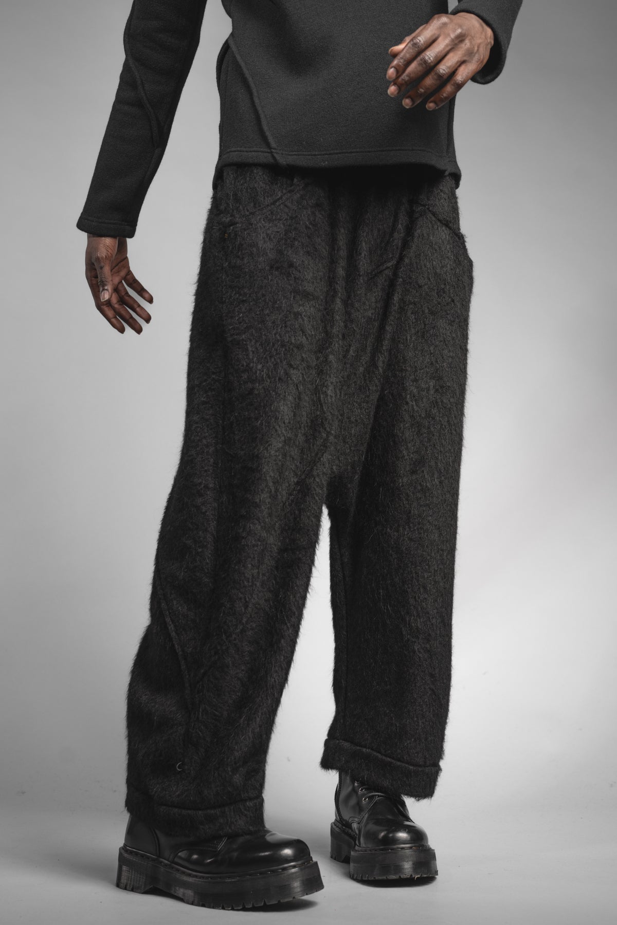 eigensinnig wien | Sloterdijk | Außergewöhnliche Designer Flausch-Haremshose in Schwarz