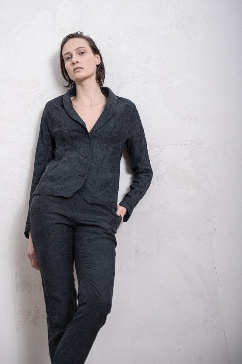 eigensinnig wien | Sokrates | Klassischer Damen Leinenblazer in anthrazit