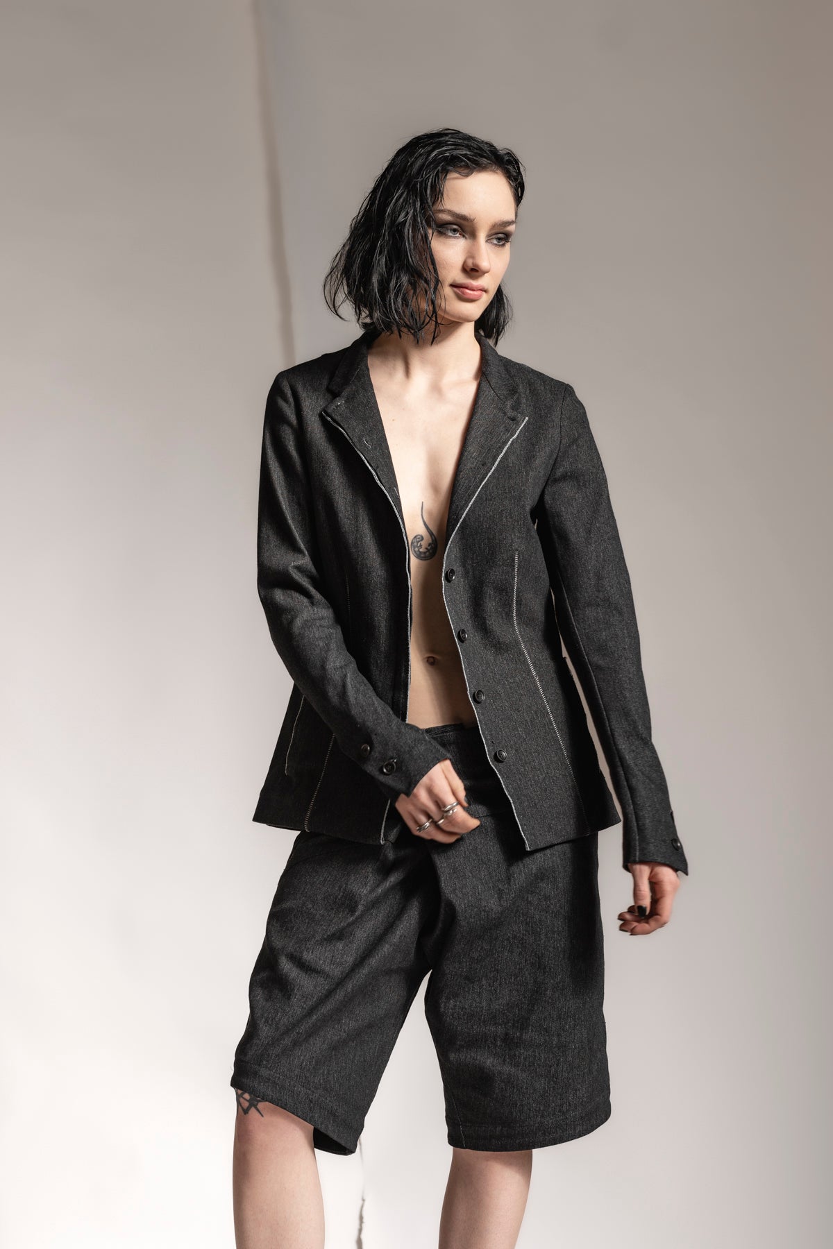 eigensinnig wien | Sontag | Ausgefallene Jeansjacke für Damen in Grau
