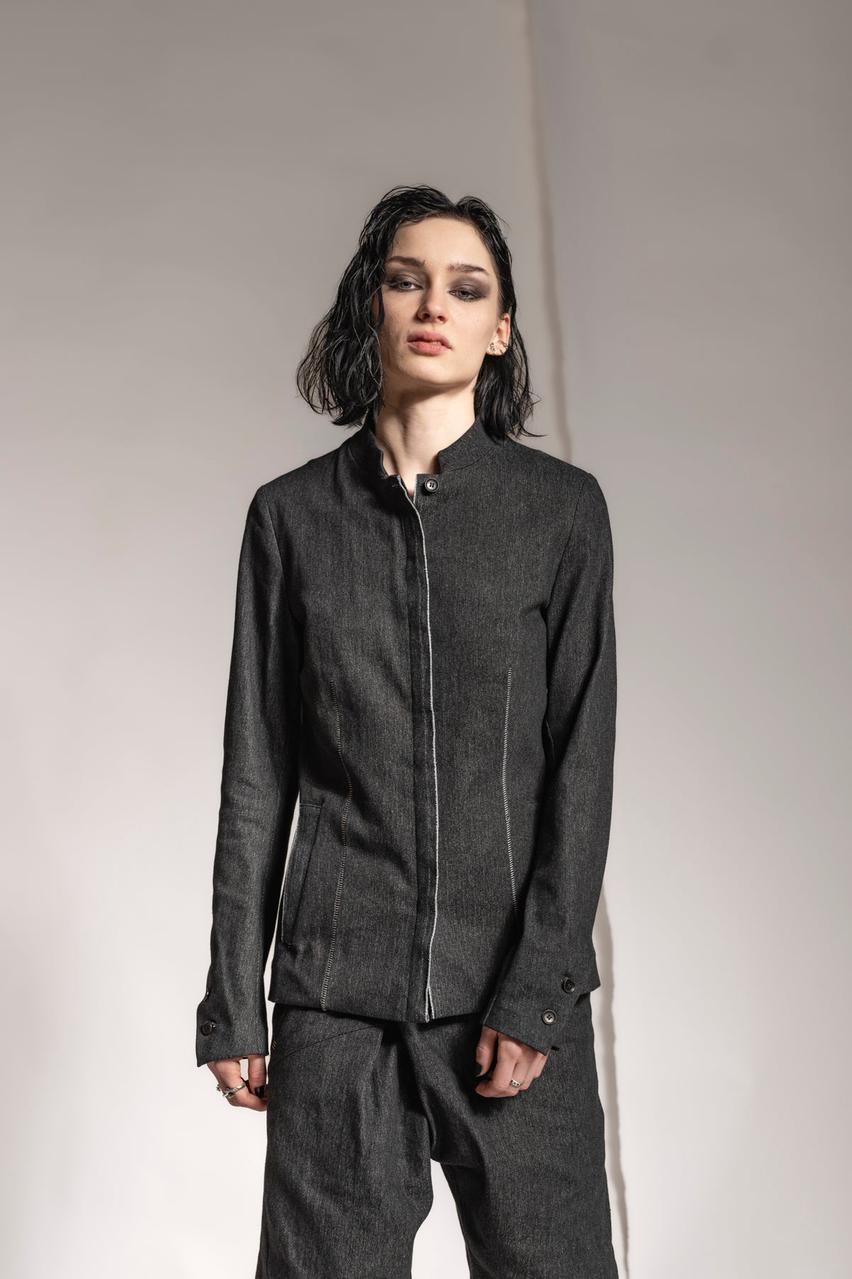 eigensinnig wien | Sontag | Ausgefallene Jeansjacke für Damen in Grau