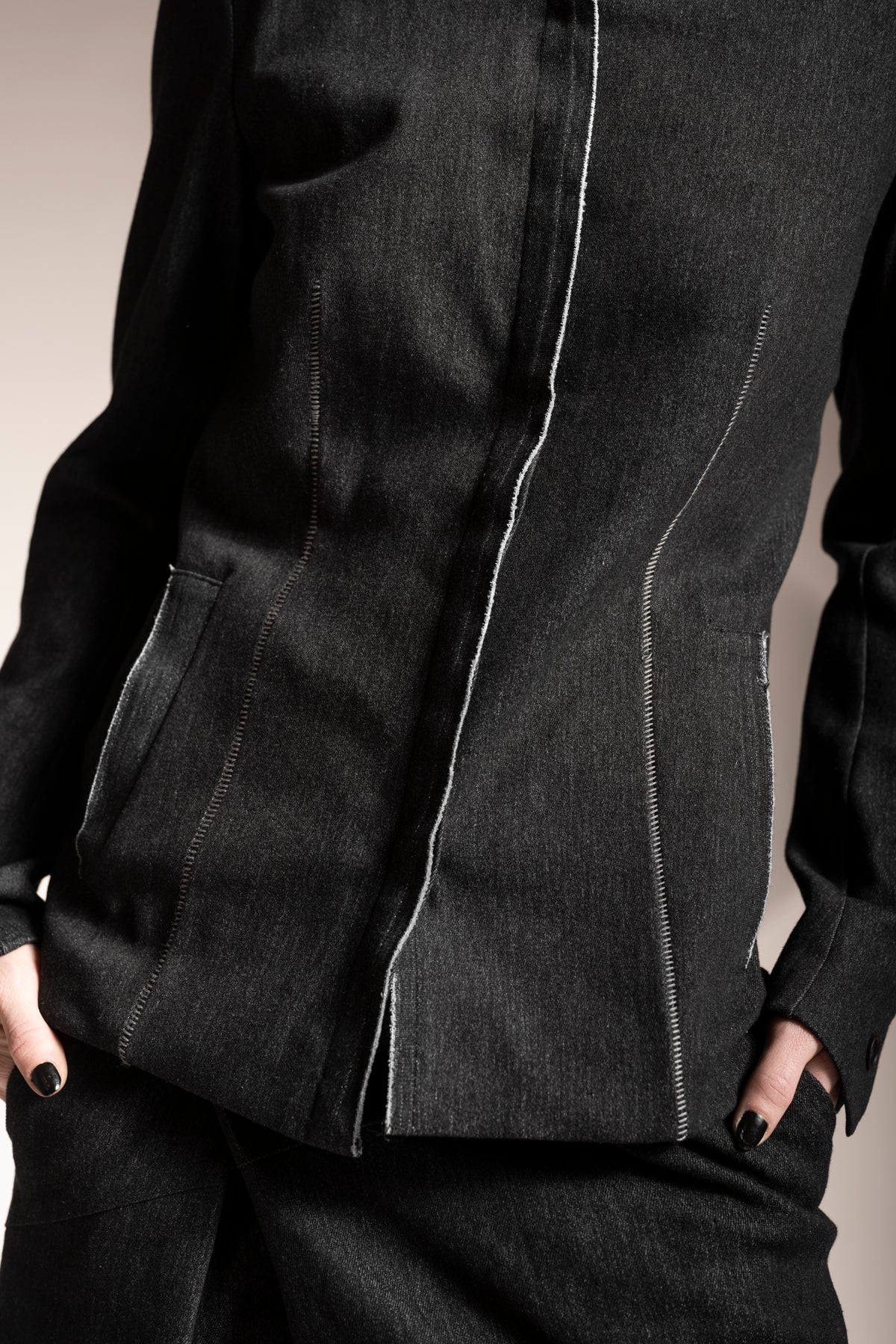 eigensinnig wien | Sontag | Ausgefallene Designer Jeansjacke für Damen in Grau