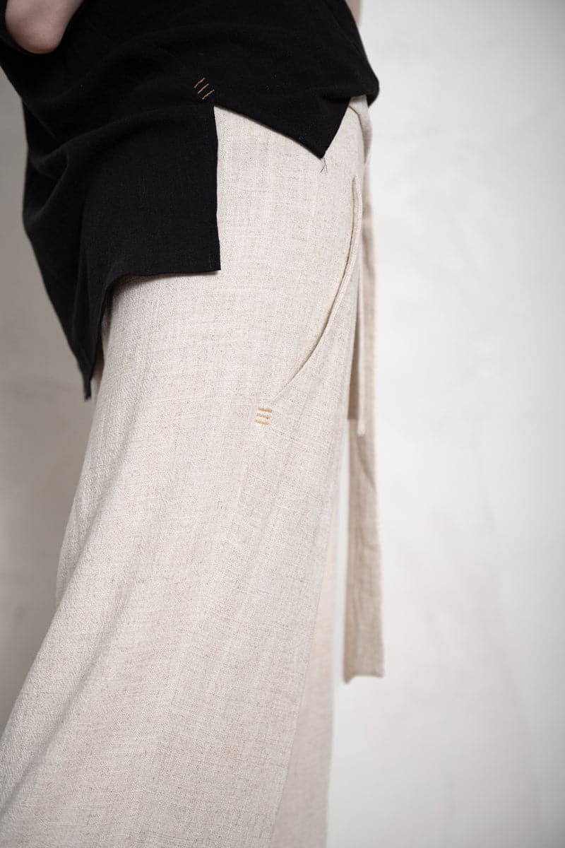 eigensinnig wien | Streeruwitz | Marlenehose aus Leinen mit weitem Bein in beige