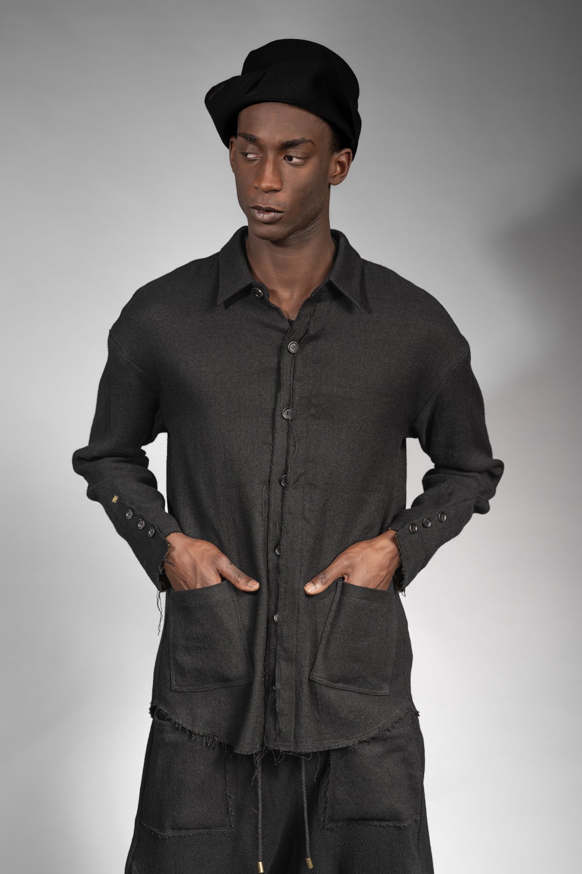 eigensinnig wien | Thoreau | Außergewöhnliches, schwarzes Designer Overshirt aus Wolle-Leinen-Mix