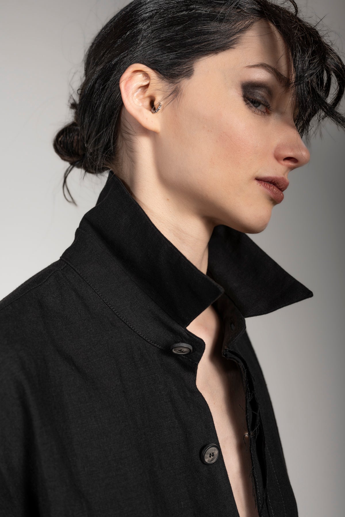 eigensinnig wien | Thoreau | Designer Leinen Overshirt in Schwarz