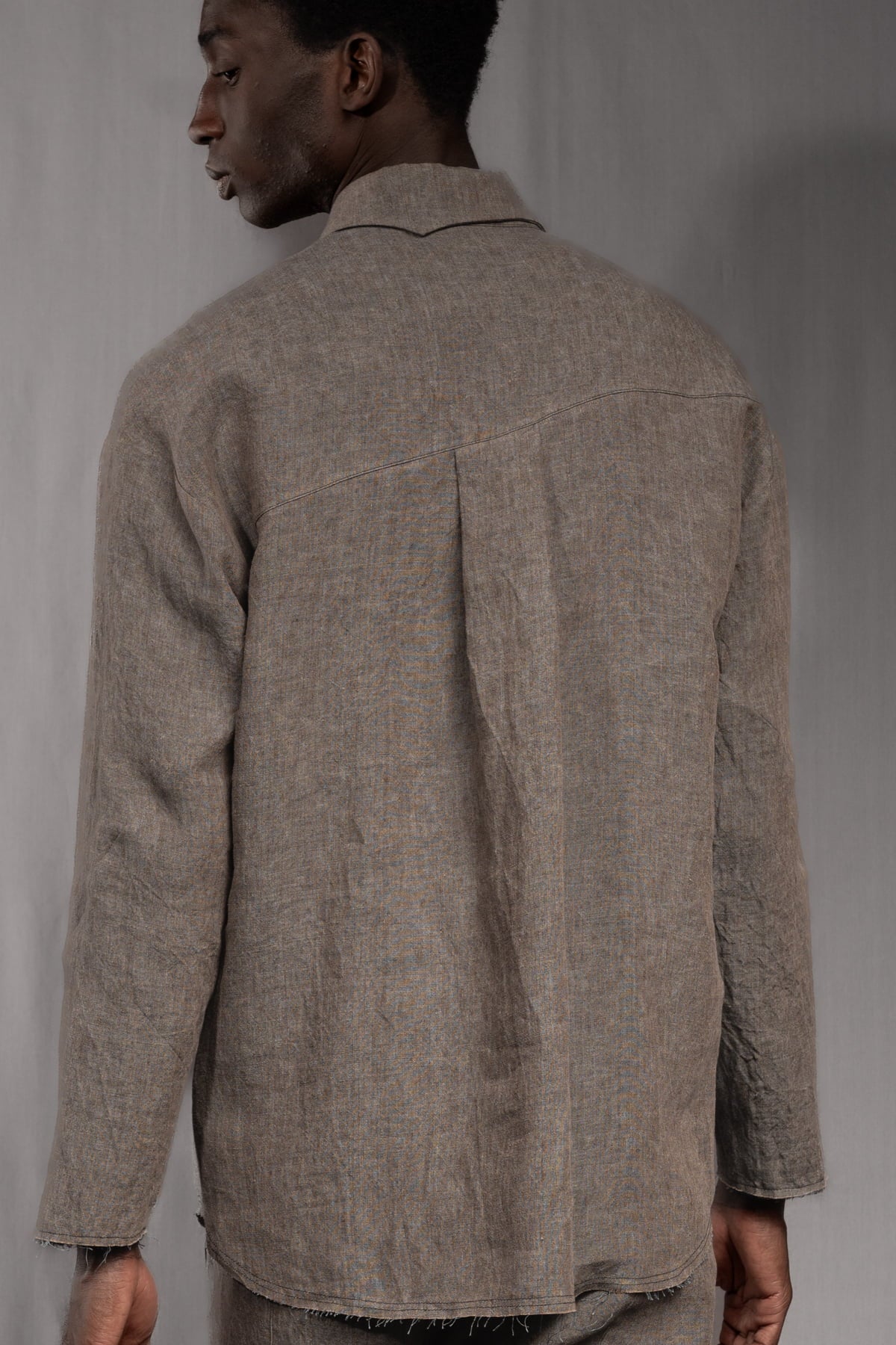 eigensinnig wien | Thoreau | Designer Leinen-Overshirt mit dekonstruierter Silhouette