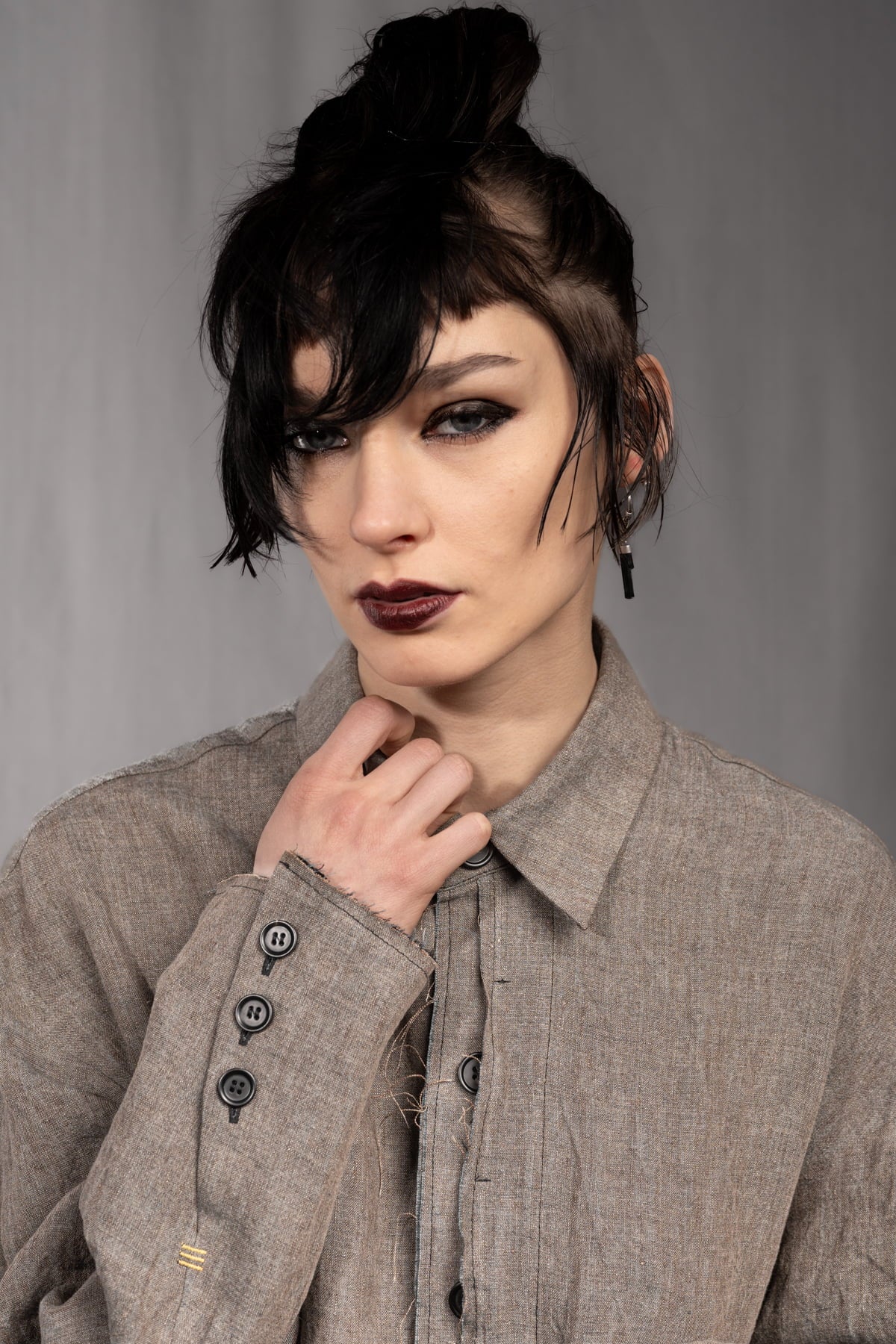 eigensinnig wien | Thoreau | Designer Leinen-Overshirt mit dekonstruierter Silhouette