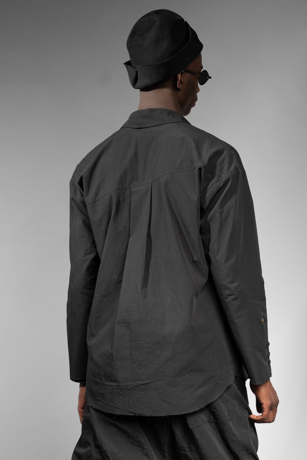 eigensinnig wien | Thoreau | Schwarze Designer Hemdjacke aus japanischer Baumwolle