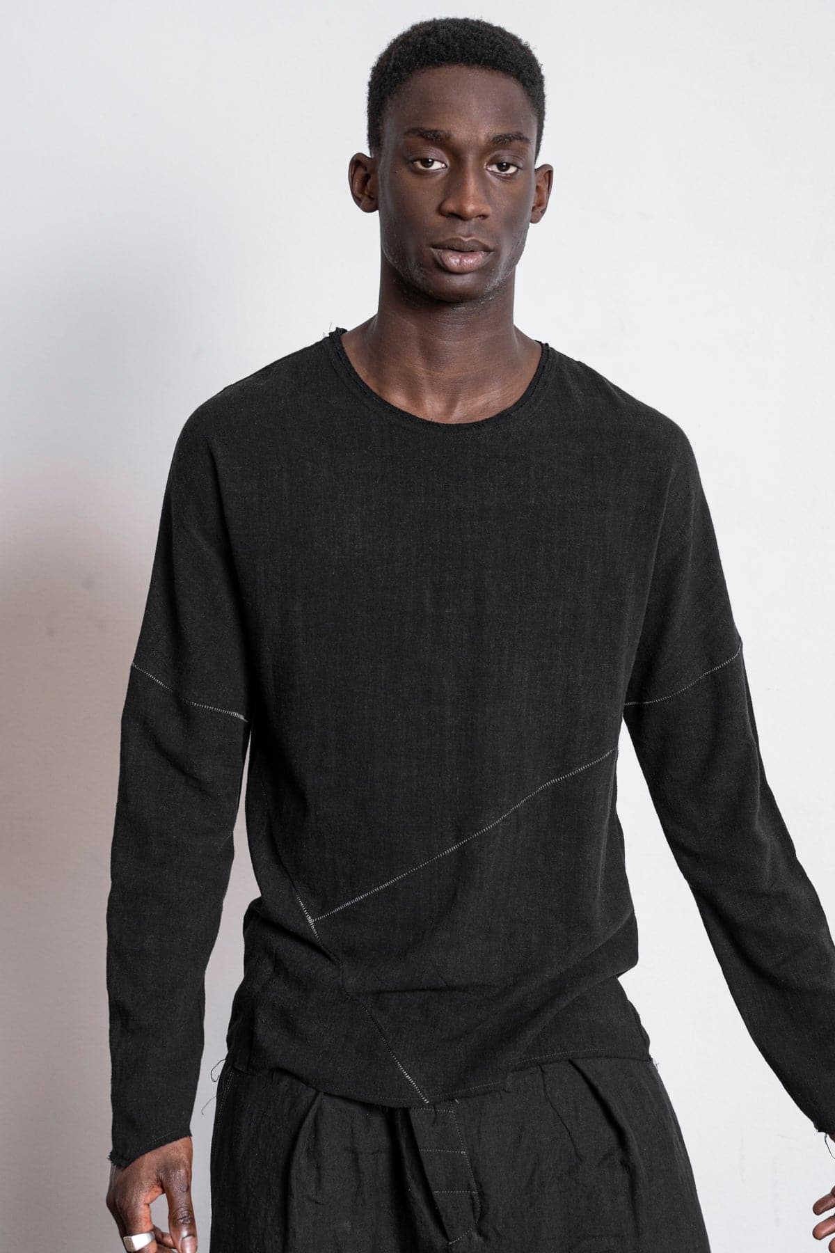 Ausgefallener Herren Leinen-Pullover in Schwarz - Main Image