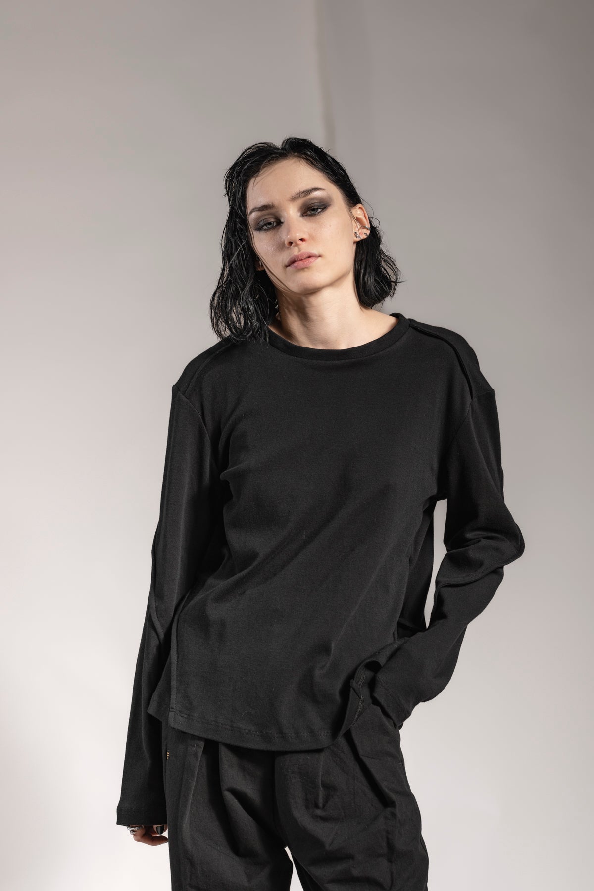 eigensinnig wien | Tyche | Eleganter Pullover für Herren in Schwarz aus Baumwolle