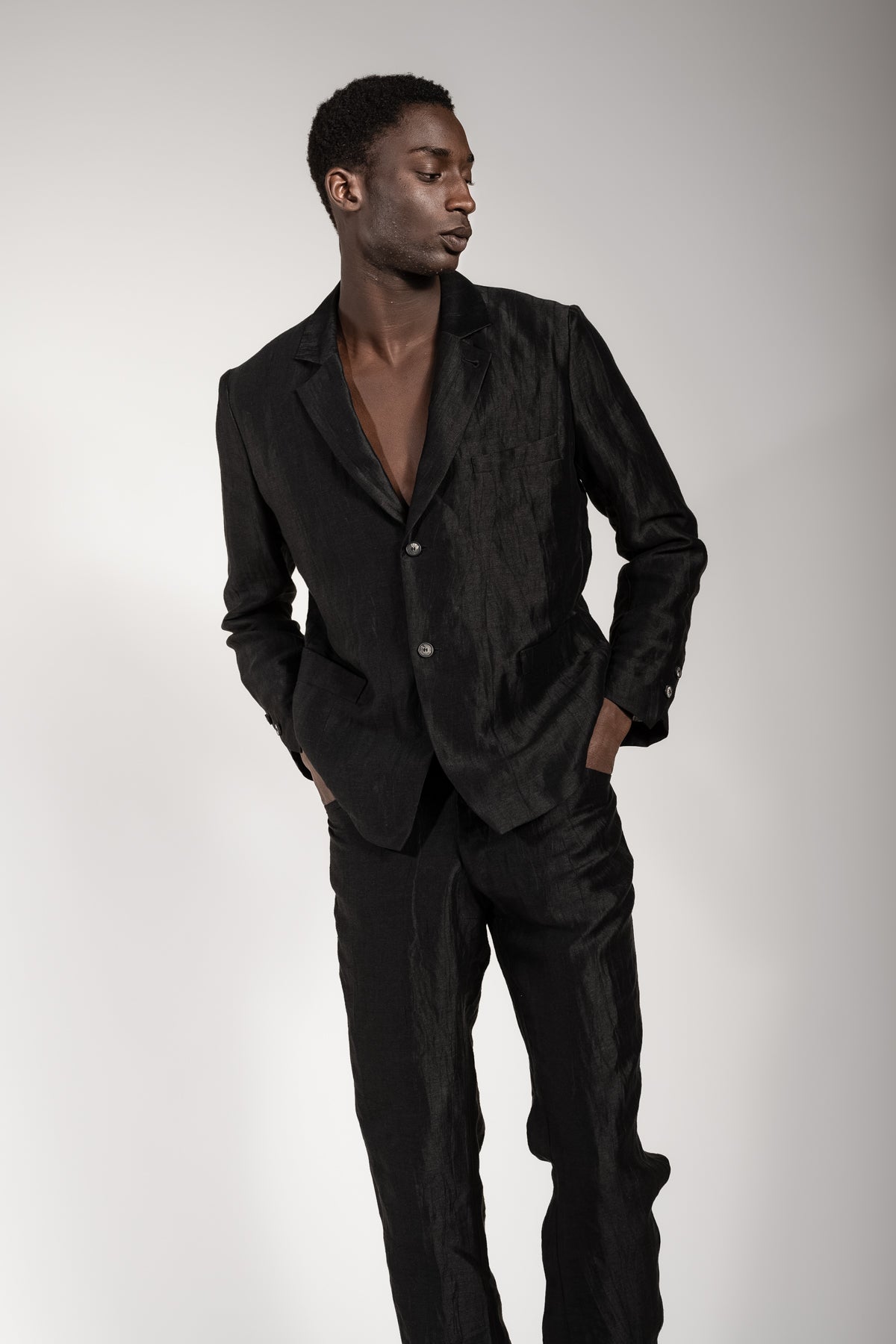 eigensinnig wien | VebLei | Extravaganter Designer Leinen Anzug in Schwarz