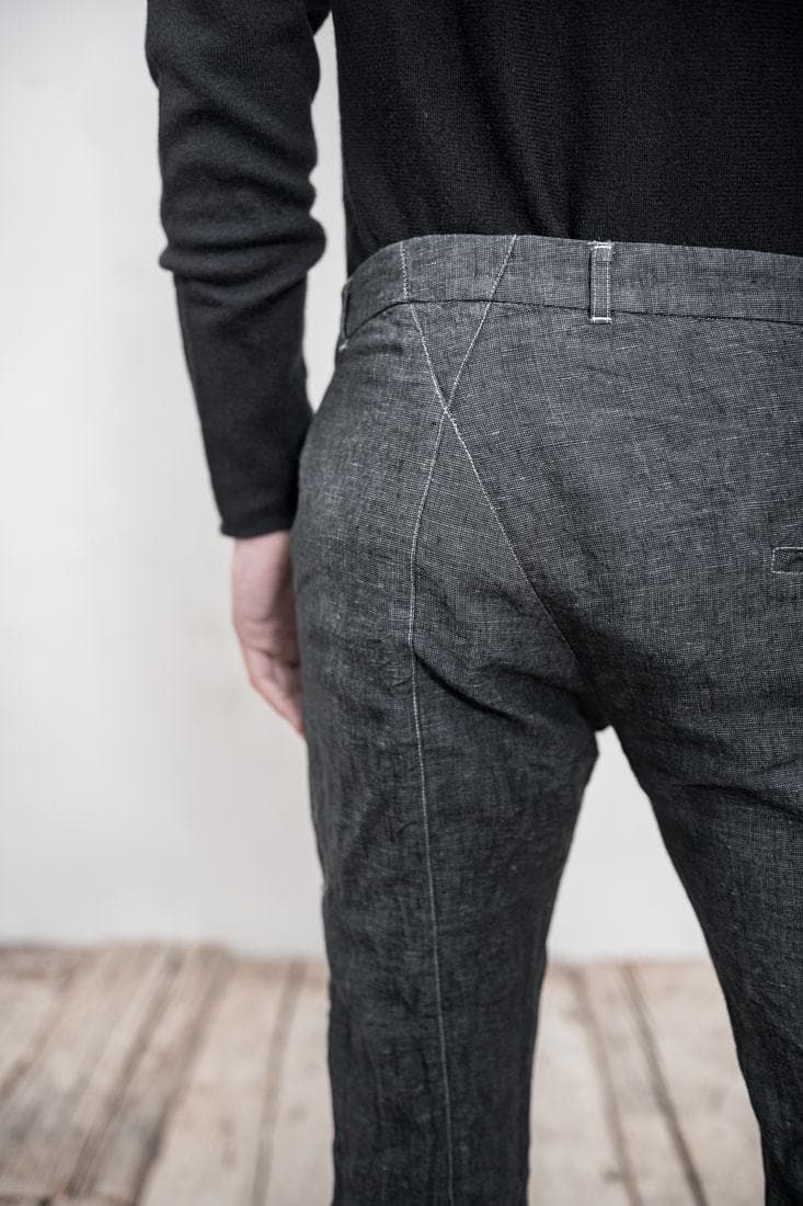 eigensinnig wien | Veblen | Schmale Herren Leinenhose für den Sommer in anthrazit