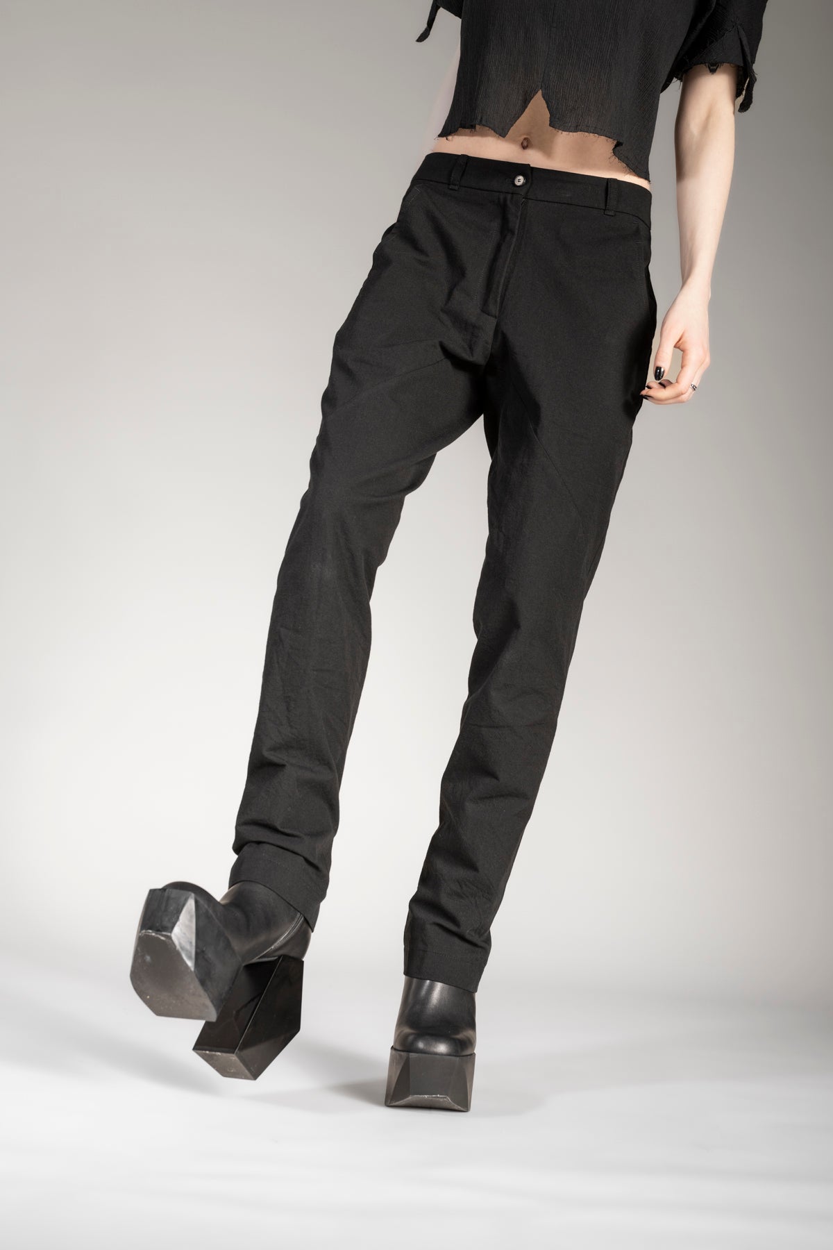 eigensinnig wien | Victoria | Ausgefallene Chino Hose für Damen in Schwarz