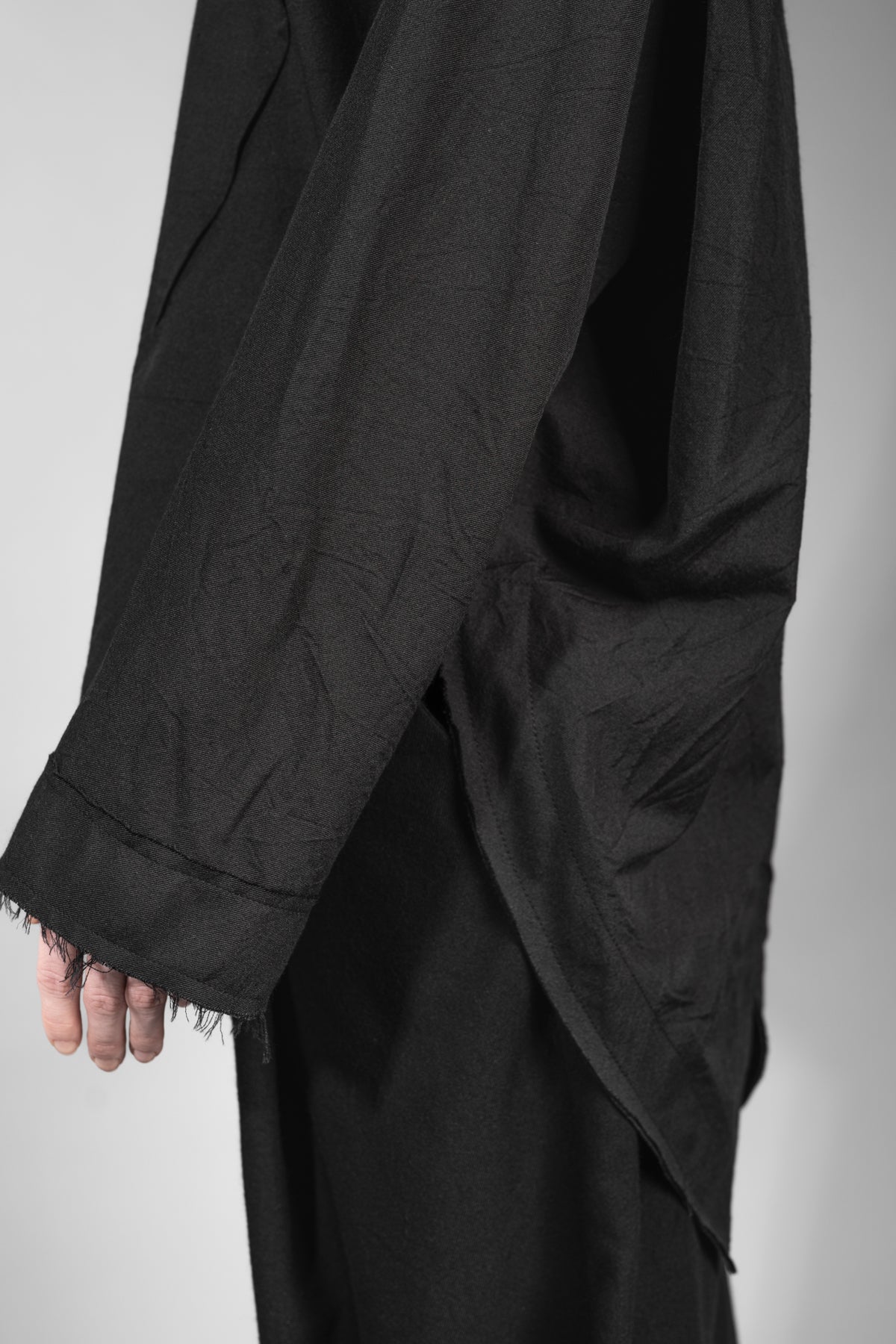 eigensinnig wien | Virilio | Schwarzer Seiden-Wolle-Pullover in Oversize Design