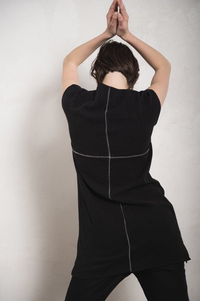 eigensinnig wien | Weil | Lange Bluse und leichtes Sommerkleid aus Leinen in schwarz