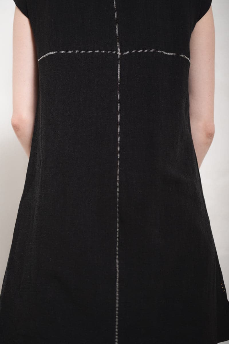 eigensinnig wien | Weil | Lange Bluse und leichtes Sommerkleid aus Leinen in schwarz
