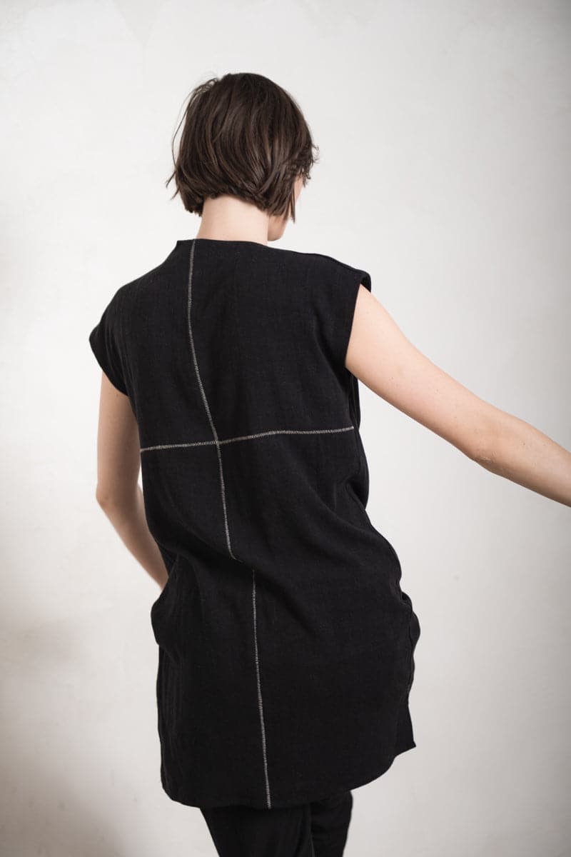 eigensinnig wien | Weil | Lange Bluse und leichtes Sommerkleid aus Leinen in schwarz