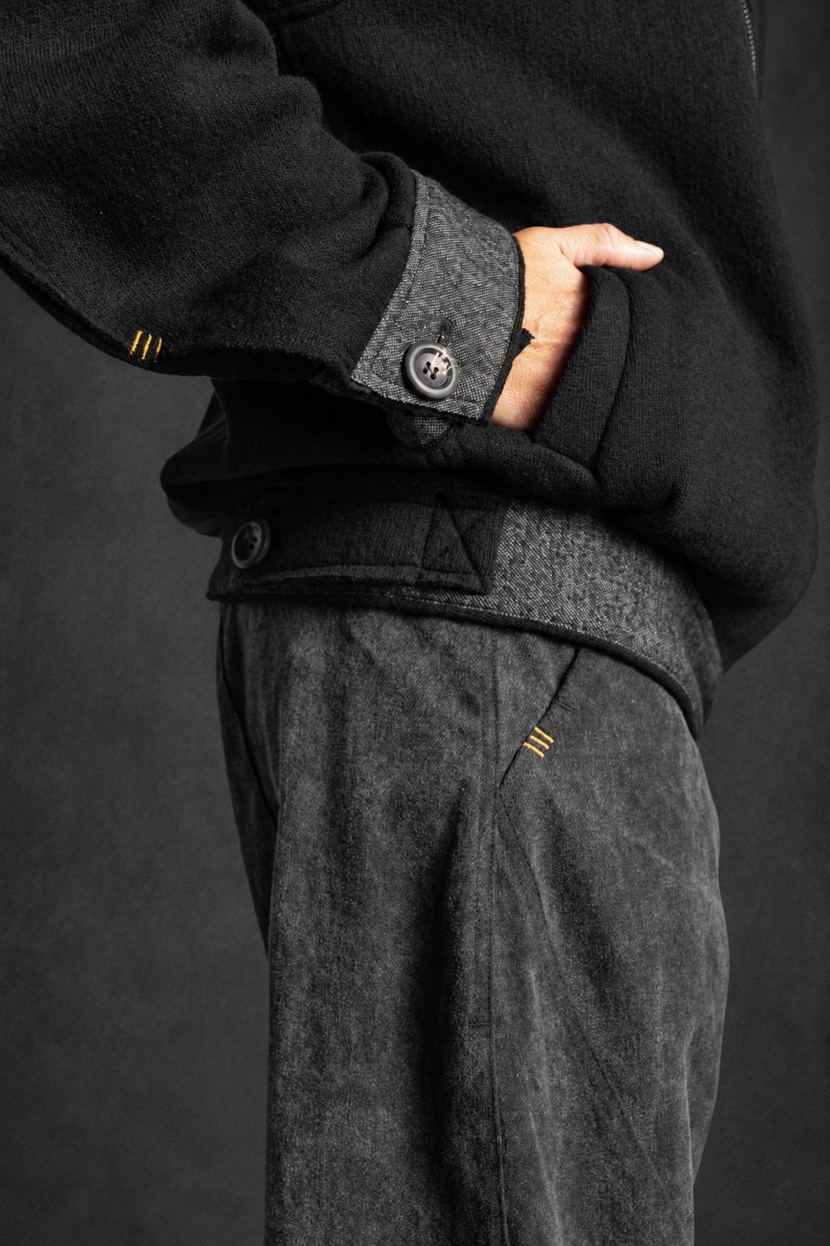 eigensinnig wien | ZepSpi | Nonkonformistischer Designer-Zweiteiler mit Bomberjacke und Hakama-Hose