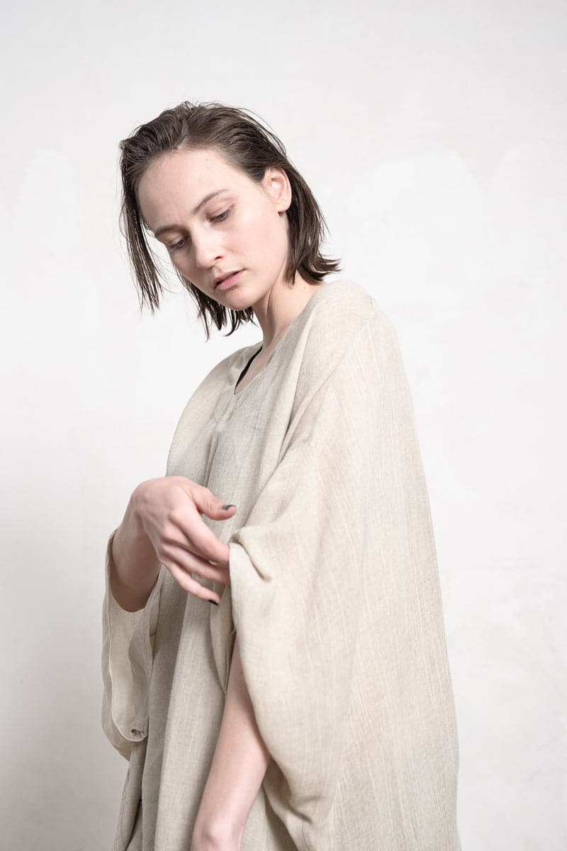 eigensinnig wien | Zizek | Oversized Damen T-Shirt aus leichter Viskose für den Sommer in beige