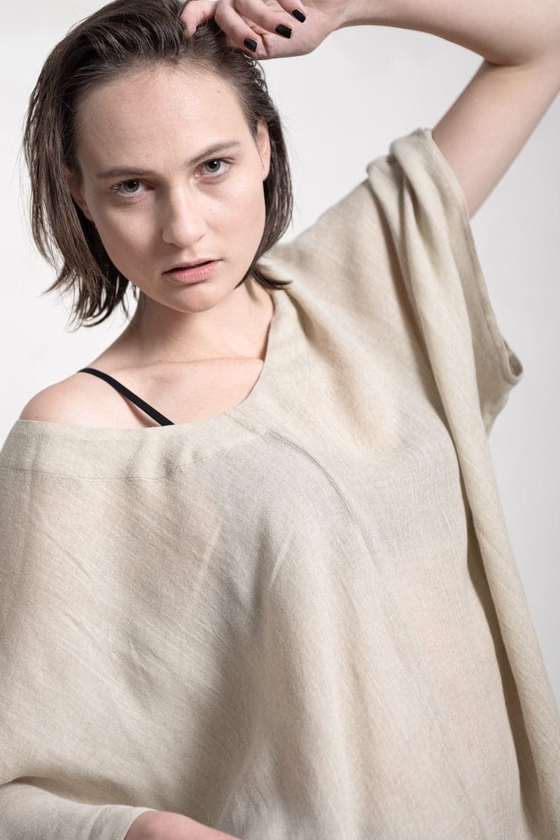 eigensinnig wien | Zizek | Oversized Damen T-Shirt aus leichter Viskose für den Sommer in beige
