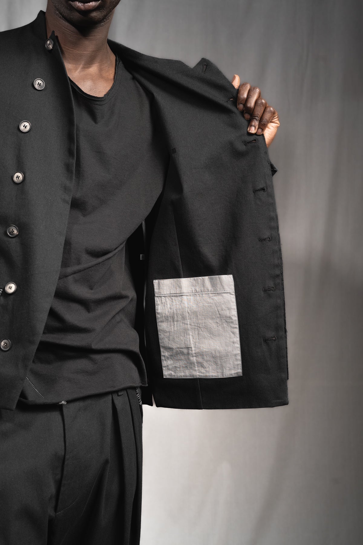 eigensinnig wien | Zweig | Asymmetrisches Herren Designersakko mit Stehkragen aus Baumwolle in Schwarz