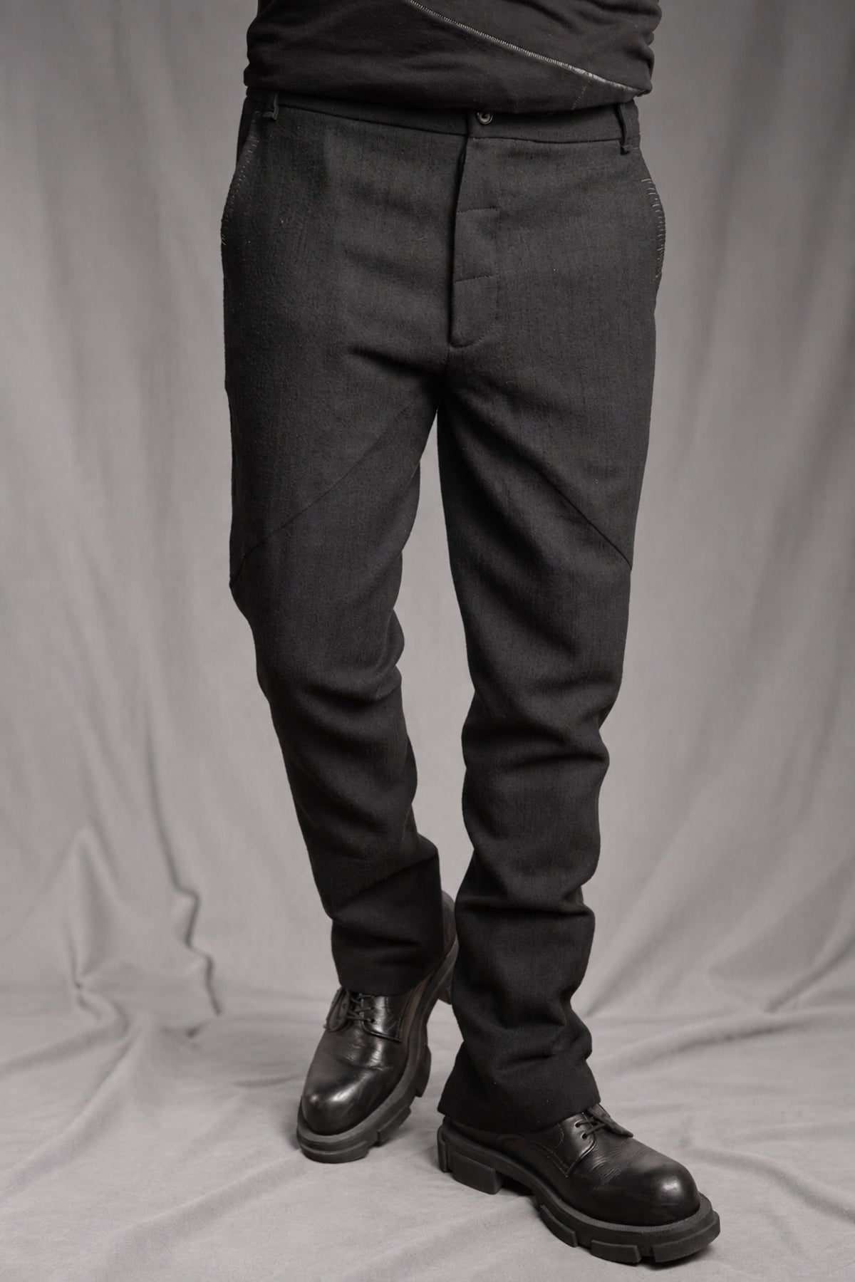 eigensinnig wien | EisMis | Black Designer Suit for Men in Italian Luxury Wool with Mao-Collar Blazer