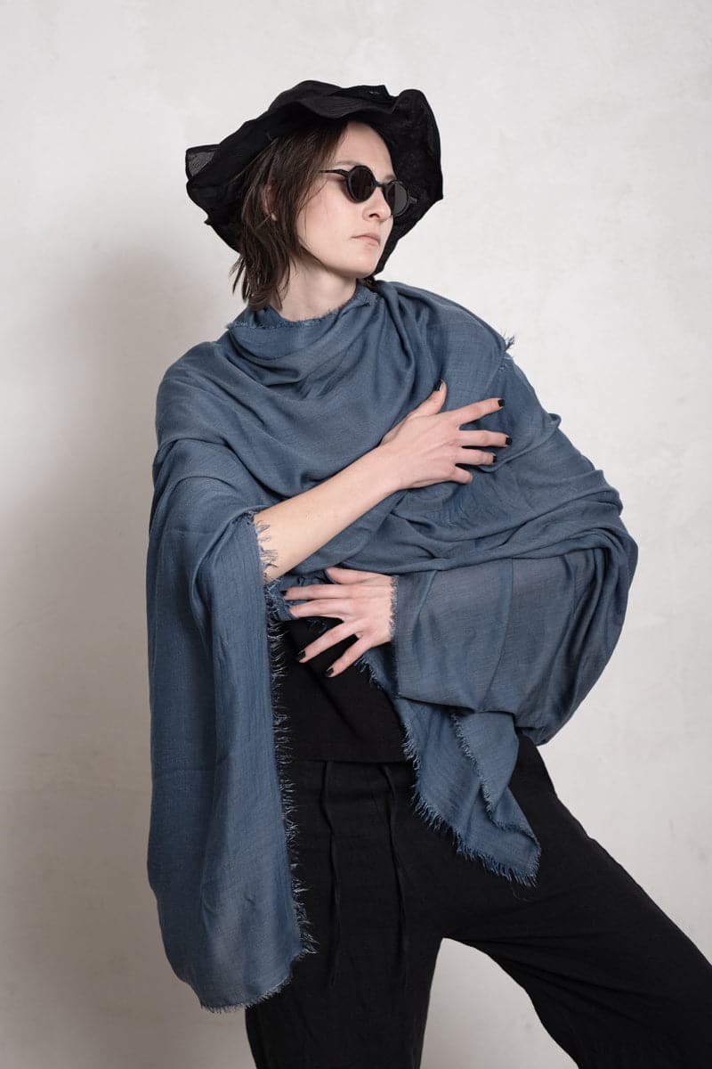 Faliero Sarti | Azzurra | Großer, weicher Kaschmirschal in blau