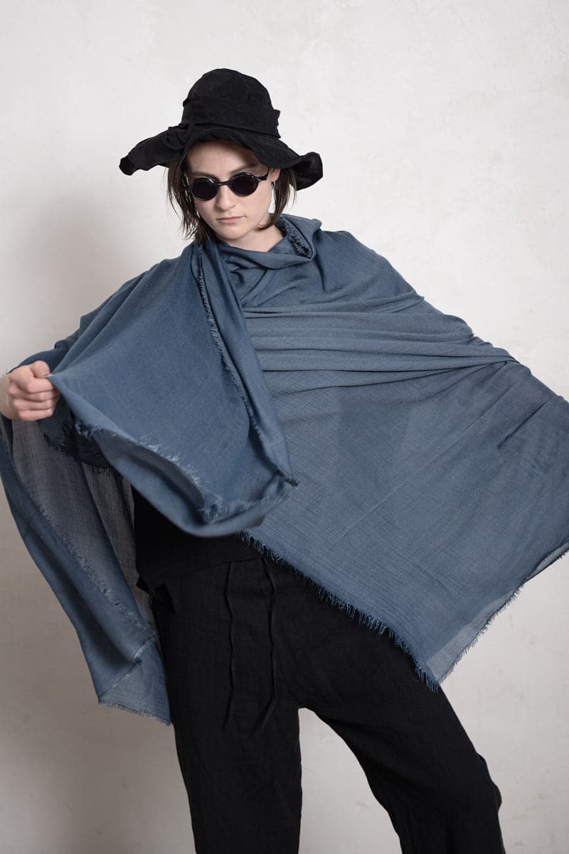 Faliero Sarti | Azzurra | Großer, weicher Kaschmirschal in blau