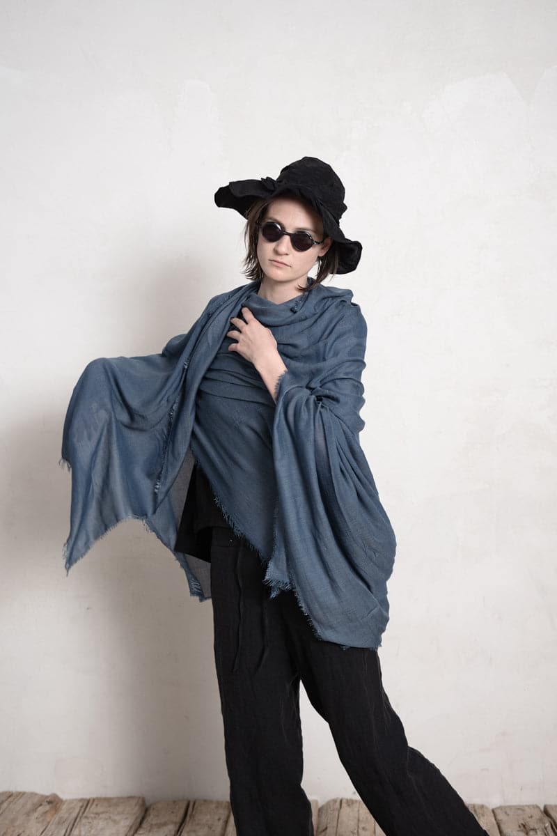 Faliero Sarti | Azzurra | Großer, weicher Kaschmirschal in blau