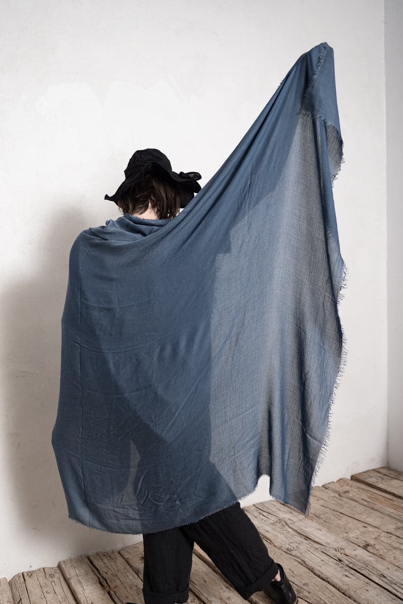 Faliero Sarti | Azzurra | Großer, weicher Kaschmirschal in blau