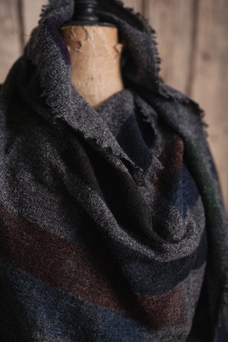 Faliero Sarti | Bricks | Kaschmir-Seidenschal mit speziellem Muster in anthrazit