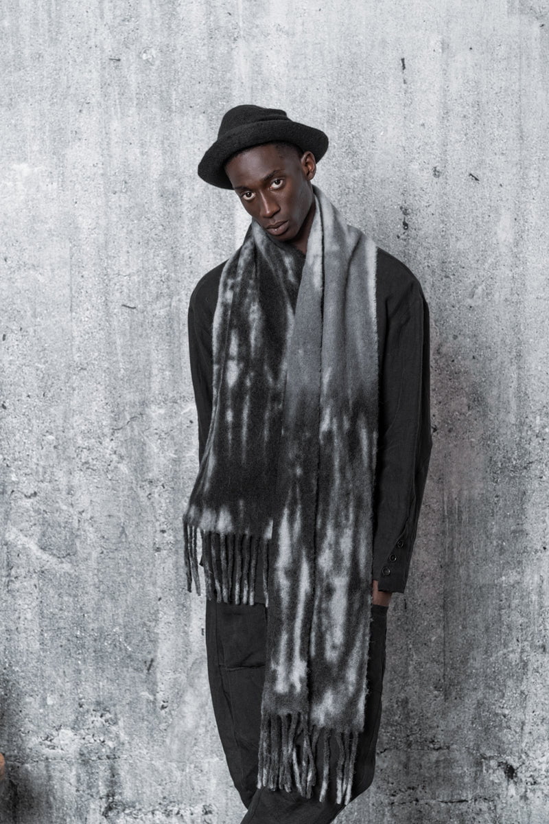Faliero Sarti | Bugsbunny | Warmer Alpaka Schal mit Print in Schwarz/Grau