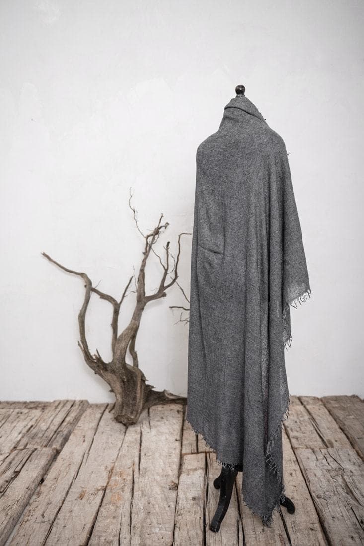 Faliero Sarti | Chiara | Einzigartiger weicher und leichter Kaschmir-Seidenschal in grau